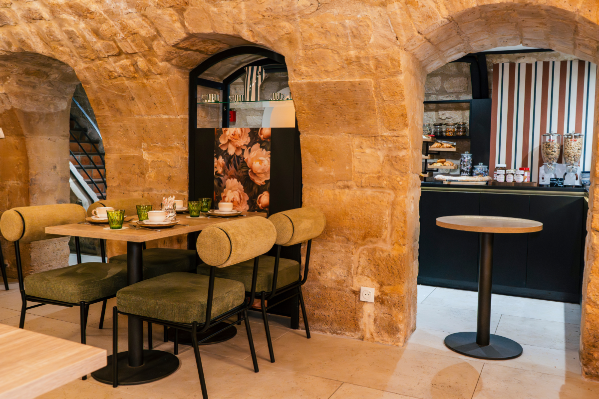 APRÈS 1 -hotel moris