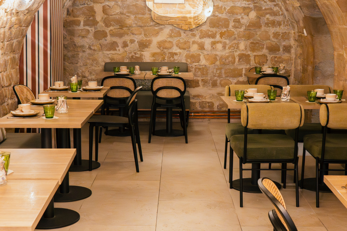 APRÈS 5 -HOTEL MORIS